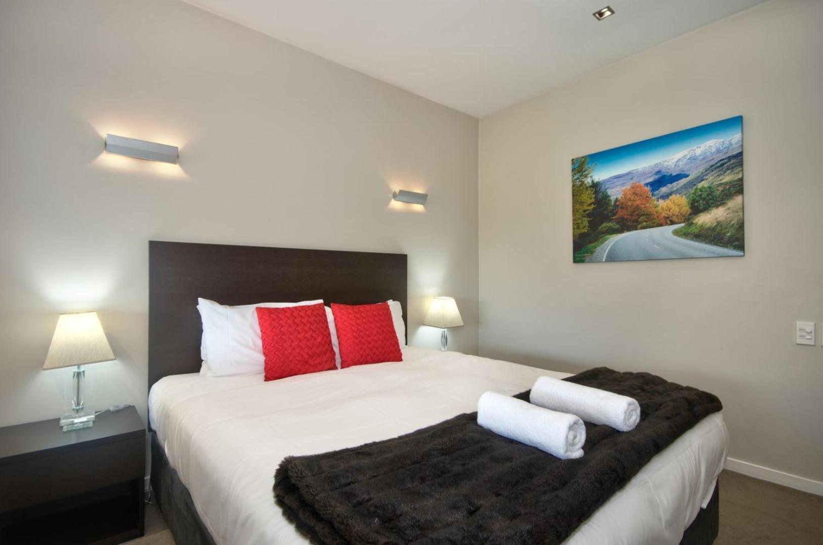 Pure Retreat Lake Views Queenstown Exterior photo